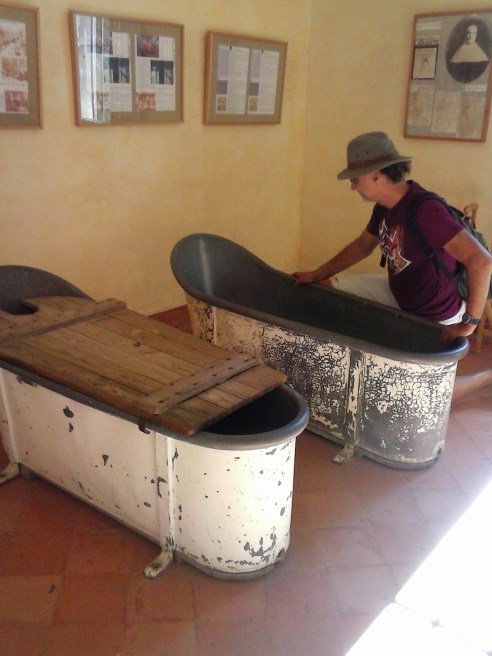 De baden waarin patiënten 2 uur zaten, om rustig te worden