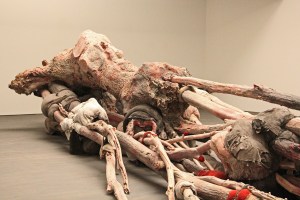 Berlinde-De-Bruyckere-kreupelhout1